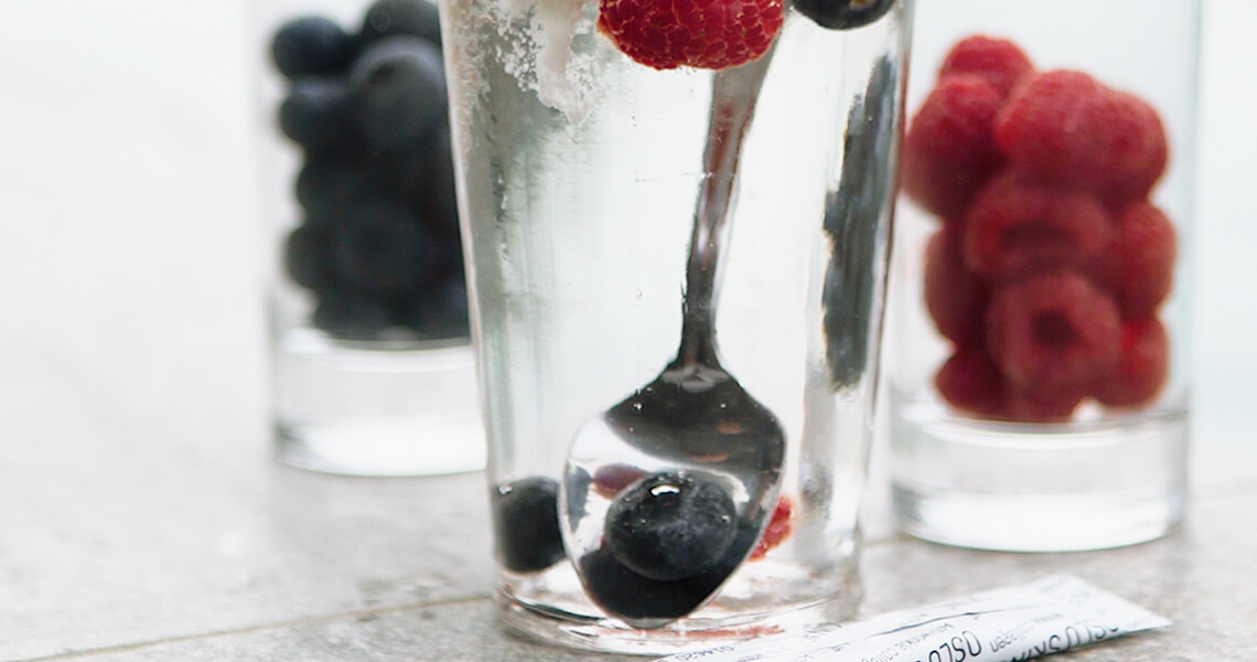 RS423_OSL_sticks_glass_berries_0121_1_W-Article_1140x600.jpg